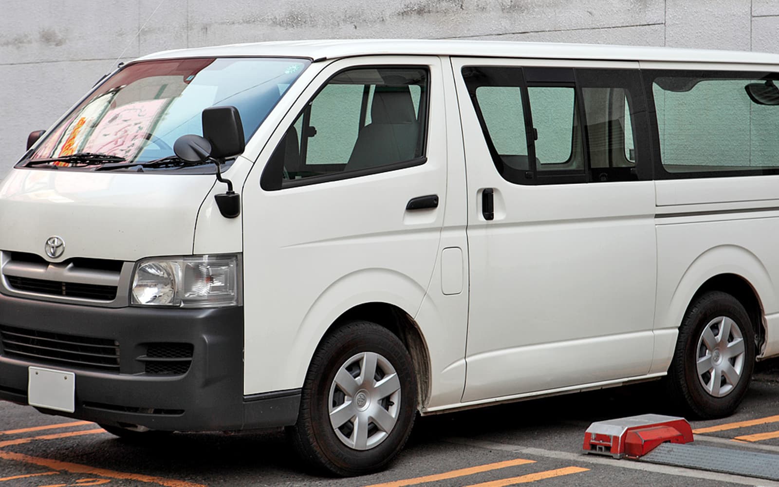 Toyota HiAce Super Long (Hummer Bus)